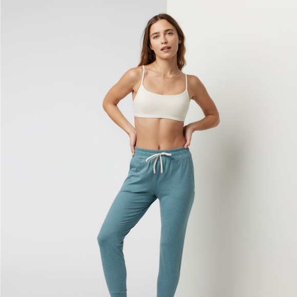 Vuori Women’s Performance Jogger Iron Heather - Picture 2 of 9